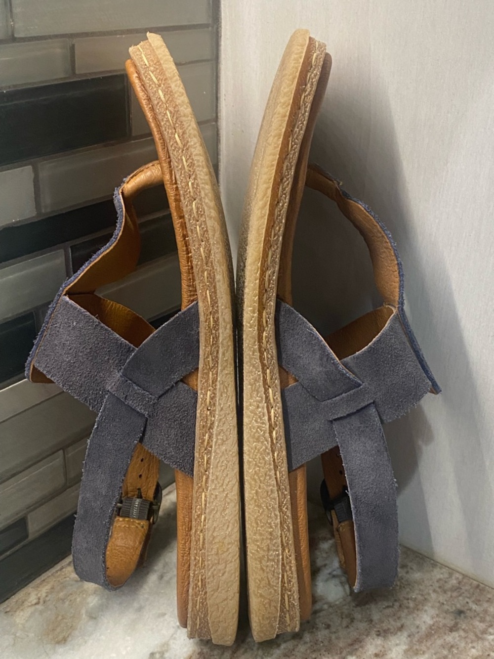 Born Cammie Dark Jeans Suede Comfort T-Strap Sandals 8 / 39 EUC - Picture 5 of 11